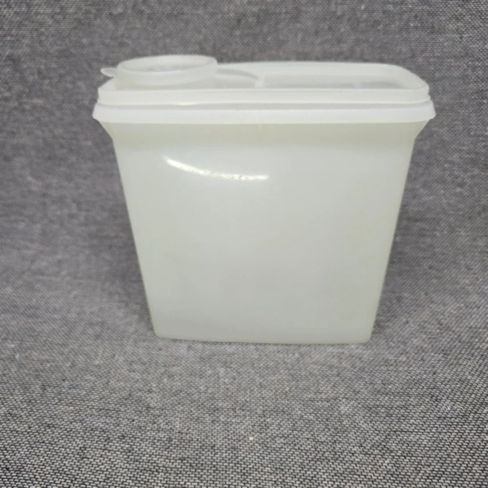 Vintage Tupperware Pour Spout Container Sheer White‎ 469-5 Lid 470-2 Made in USA
